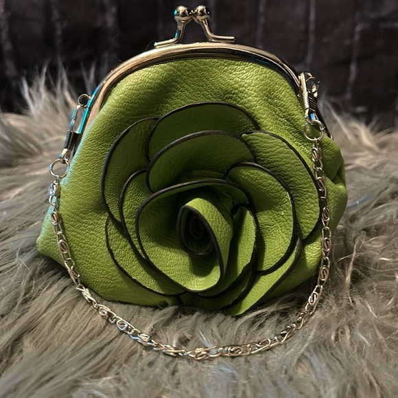 SOLD💥Elegant FLORAL Kiss-Lock Evening Vegan Green Rose Clutch/Wristlet ChainGUC - Picture 3 of 10
